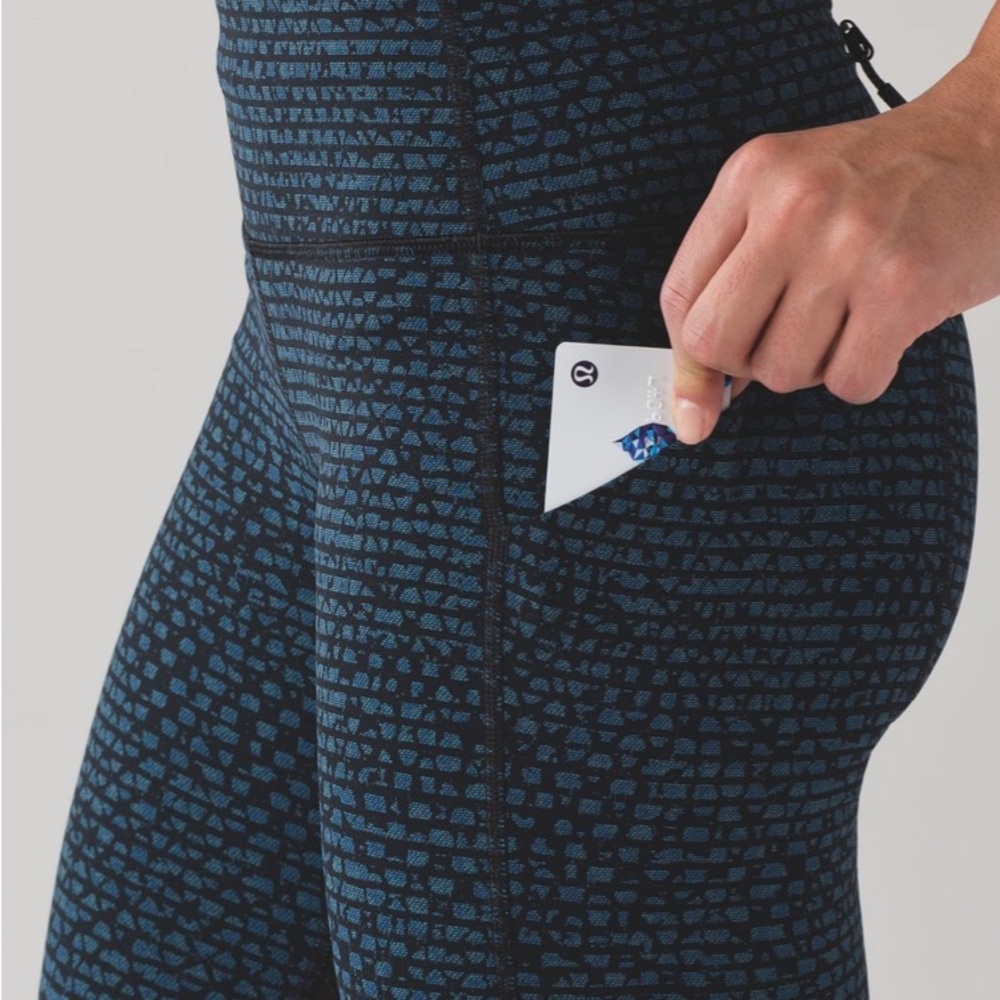Lululemon Pace Rival Crop (19")
Shatter Weave Desert Teal Alberta Lake / Black - Picture 6 of 8